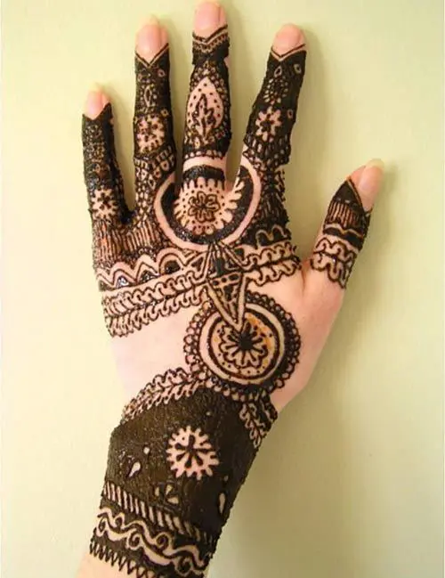 Awesome mehndi design for girls