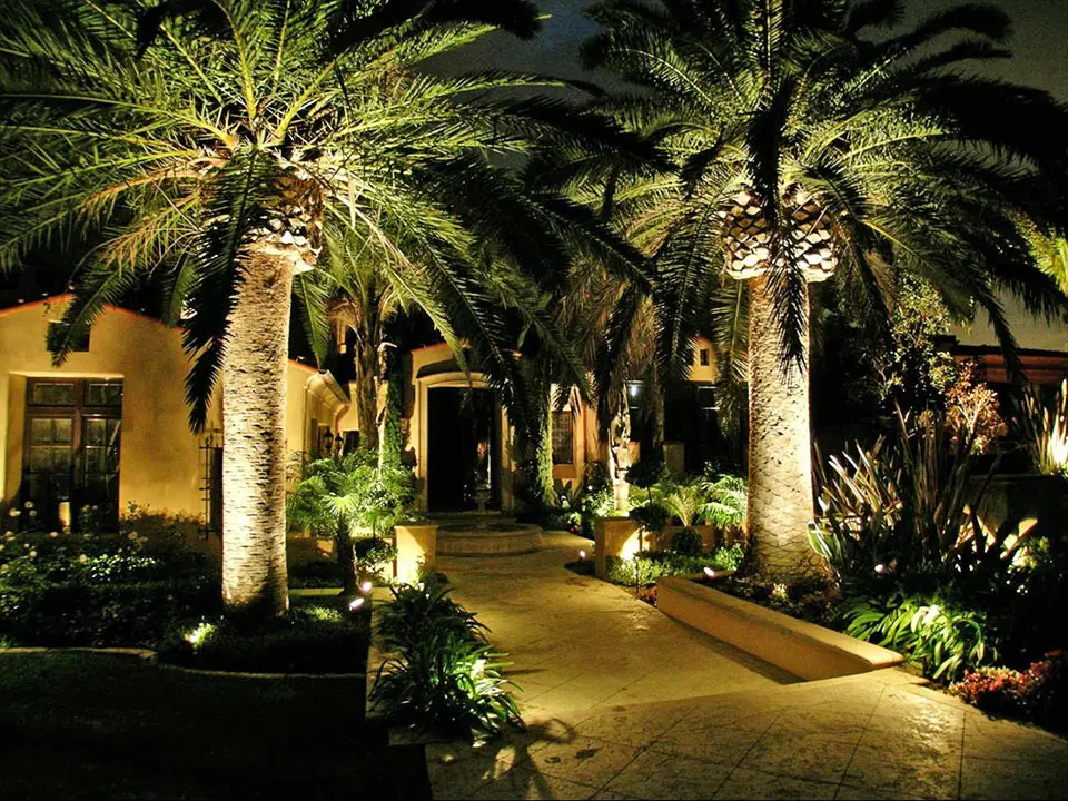 Landscaping-Lighting-pictures-for-Front-Yard